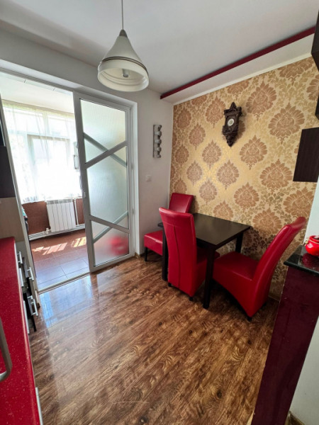 VEST- APARTAMENT 2 CAMERE DECOMANDAT  ,CENTRALA GAZ, ETAJ 2