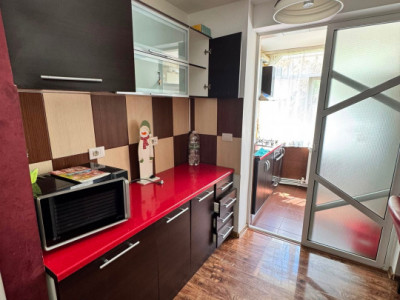 VEST- APARTAMENT 2 CAMERE DECOMANDAT  ,CENTRALA GAZ, ETAJ 2