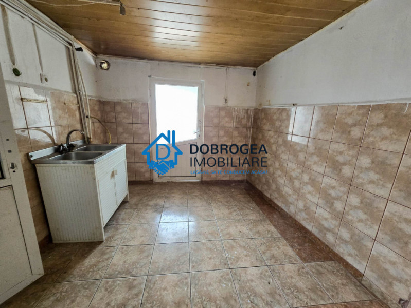  ZONA CENTRALA- CASA 3 CAMERE, TEREN 165MP