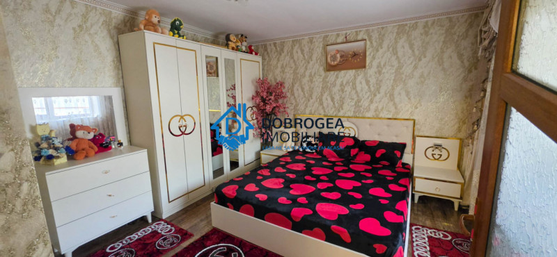 ZONA PACII- CASA 4 CAMERE,  TEREN 228  MP