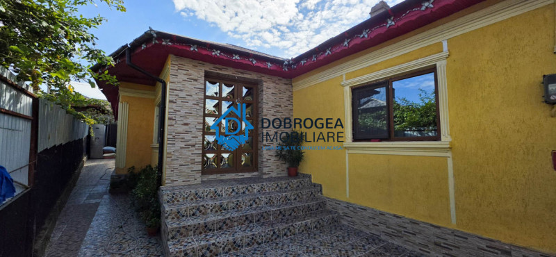 ZONA PACII- CASA 4 CAMERE,  TEREN 228  MP