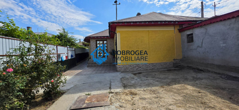 ZONA PACII- CASA 4 CAMERE,  TEREN 228  MP