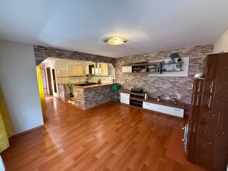 E3- CASA LA SOL BCA, 3 camere, foisor, curte, centrala gaz