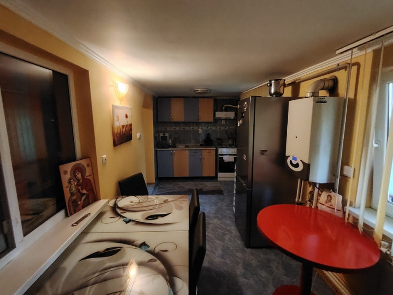 C5 - APARTAMENT 2 CAMERE  TRANSFORMAT IN 3,CENTRALA GAZ