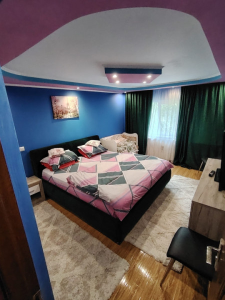 C5 - APARTAMENT 2 CAMERE  TRANSFORMAT IN 3,CENTRALA GAZ