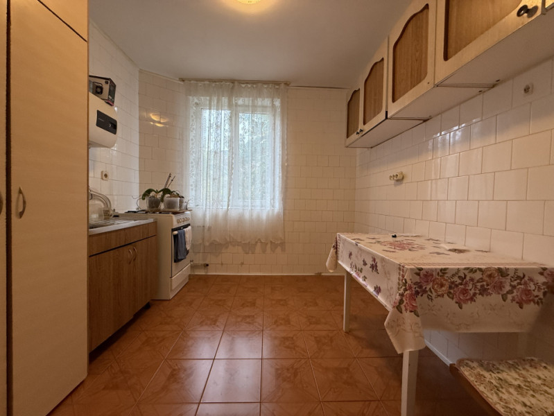 NEPTUN, 3 camere, etaj 3, semi-decomandat