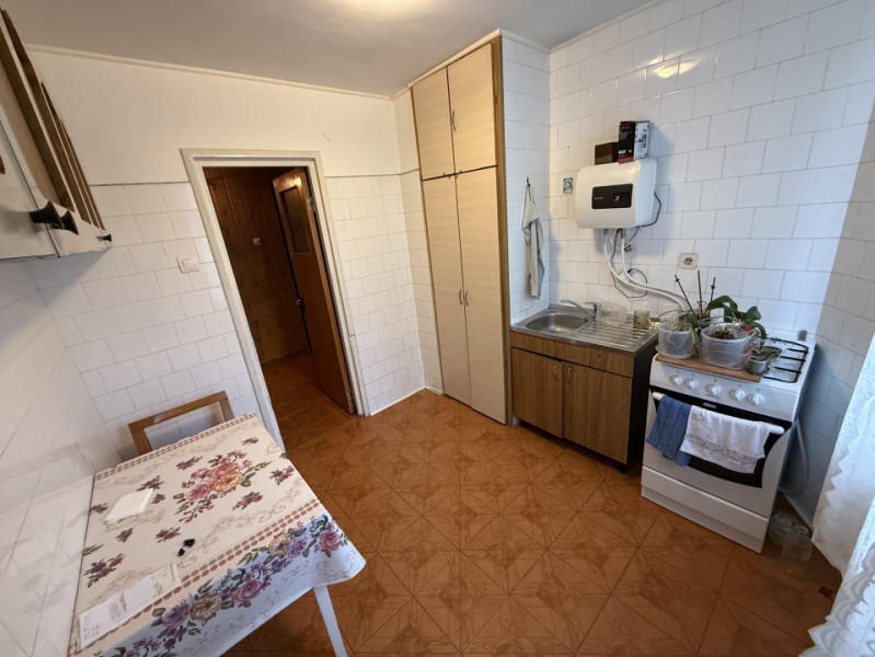 NEPTUN, 3 camere, etaj 3, semi-decomandat