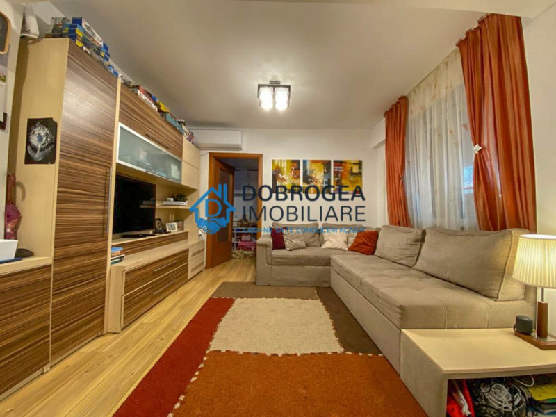 3 dormitoare+living, centrala gaz, 2 bai, garaj, boxa, mobilat, central