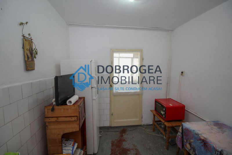 2 camere 49 mp, Spitalului, partial renovat, parter, balcon,  beci