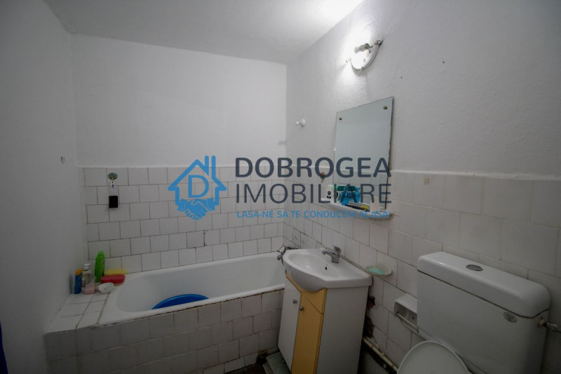 2 camere 49 mp, Spitalului, partial renovat, parter, balcon,  beci