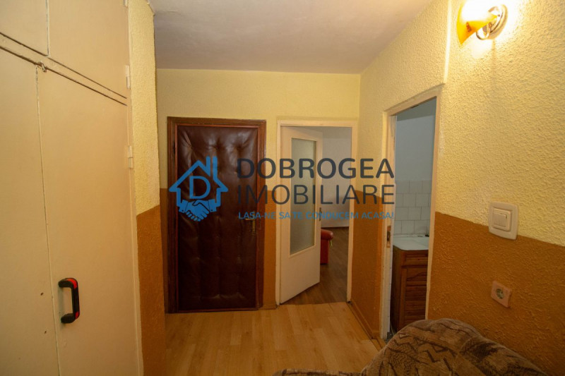 2 camere 49 mp, Spitalului, partial renovat, parter, balcon,  beci