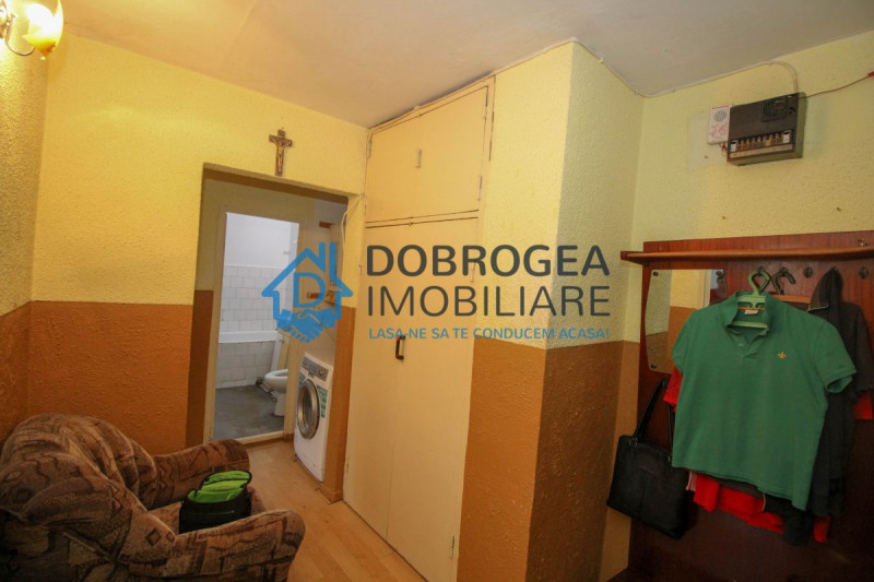 2 camere 49 mp, Spitalului, partial renovat, parter, balcon,  beci