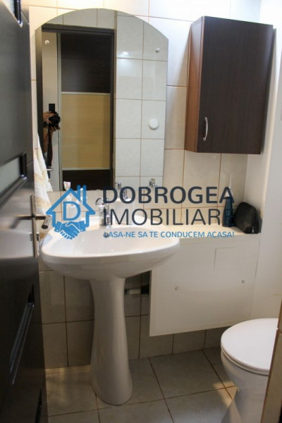 3 camere, E3, centrala gaz, utilat mobilat, TV si net incluse in pret