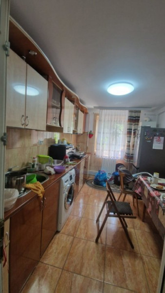 SPITALULUI   -3 CAMERE DECOMANDAT ,ETAJ 2, CENTRALA GAZ