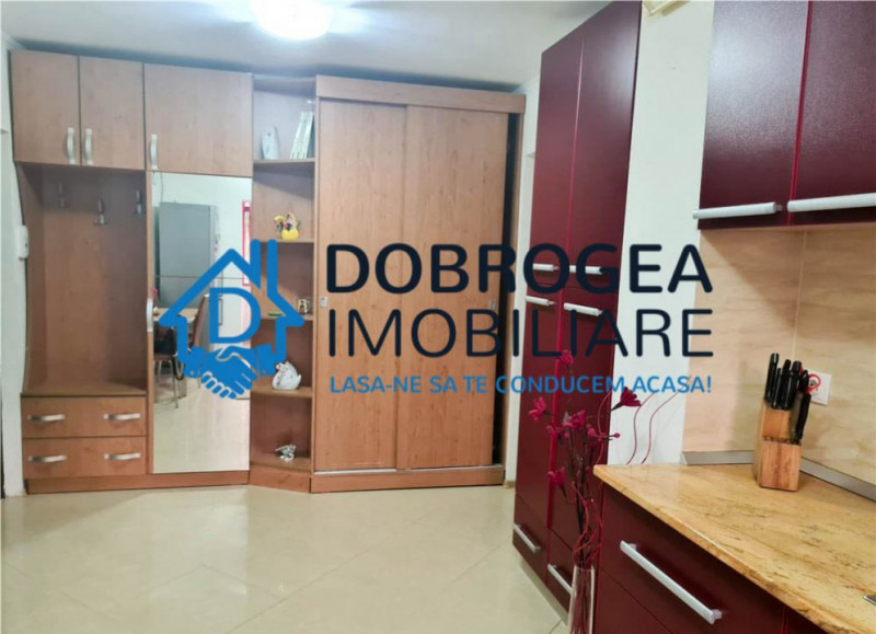 C5, Str. Gavrilov Corneliu, 3 camere, 70 mp, etajul 2, centrala proprie