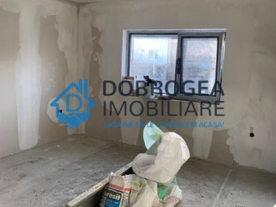 Zona La Rosa, teren 450 mp concesionat, 4 dormitoare, 3 bai