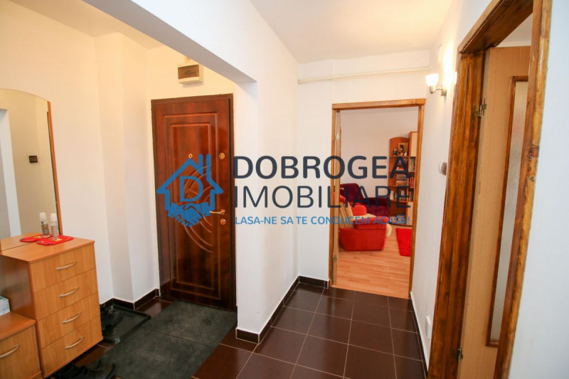 Faleza, 3 camere, Etaj 1, decomandat, renovat