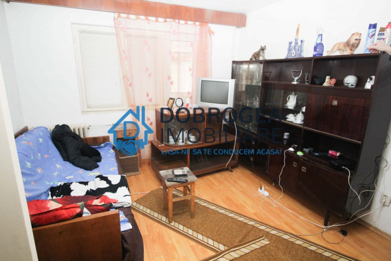 Vest, 3 camere, parter, balcon