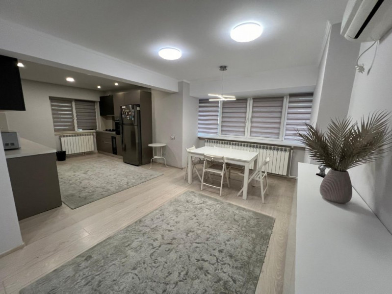 E3, 3 camere 100 mp, mobilat si renovat lux, parcare, centrala termica