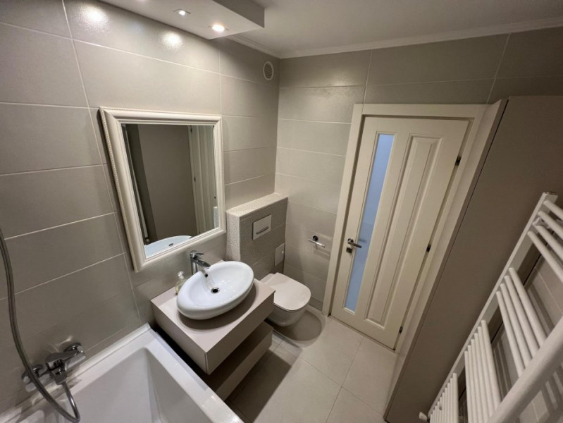 E3, 3 camere 100 mp, mobilat si renovat lux, parcare, centrala termica