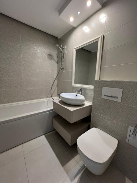 E3, 3 camere 100 mp, mobilat si renovat lux, parcare, centrala termica
