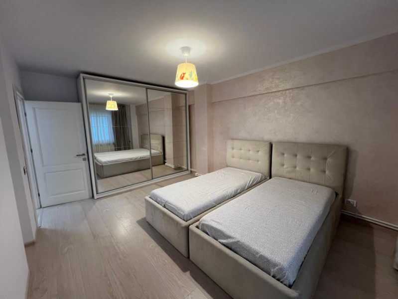 E3, 3 camere 100 mp, mobilat si renovat lux, parcare, centrala termica