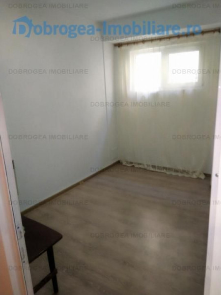 Zona 23,  3 camere, complet renovat, curte proprie 100mp, 2 bai.