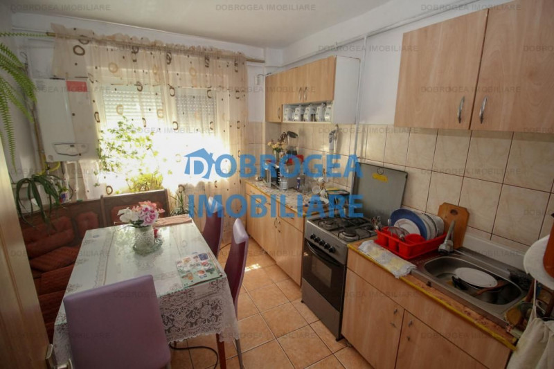 Faleza, apartament cu 3 camere, decomandat