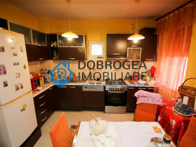 Zona Victoriei, 4 camere, 110 mp, centrala termica