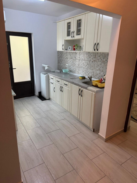 ZONA SPITALULUI- 2 CAMERE , RENOVAT, CENTRALA GAZ
