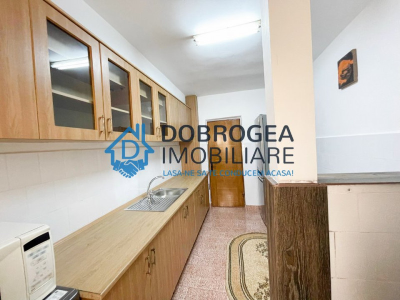 E3-Spital, etaj 2, 2 camere, decomandat, parcare