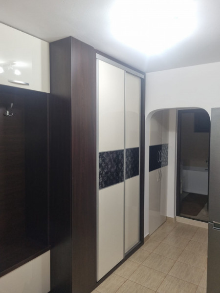 E3, etaj 2, decomandat, renovat, centrala termica