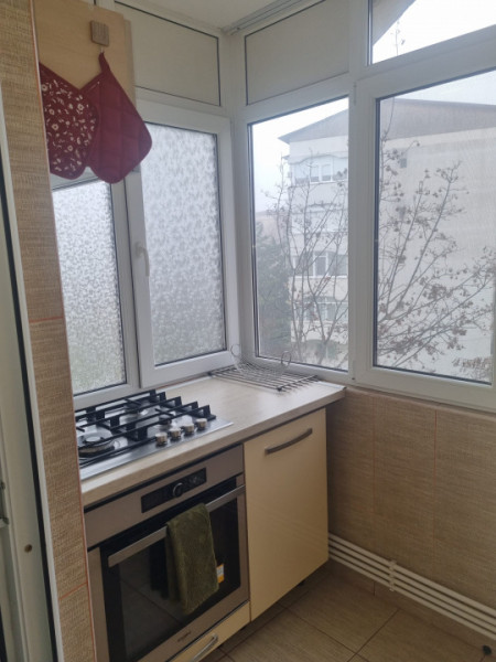 E3, etaj 2, decomandat, renovat, centrala termica