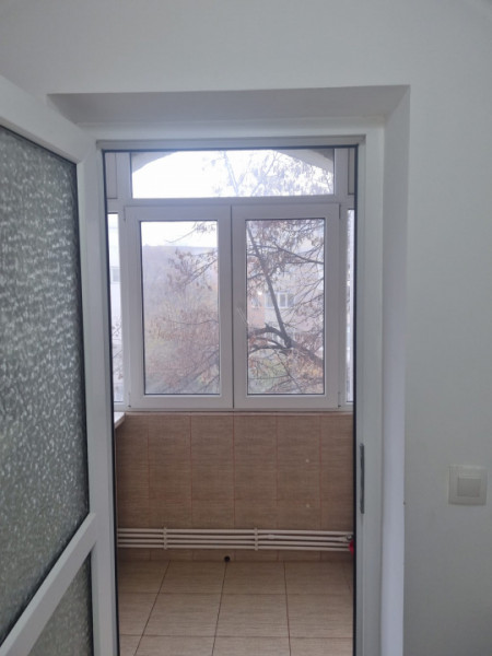 E3, etaj 2, decomandat, renovat, centrala termica