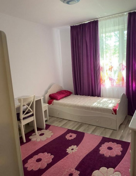 Spitalului, 3 camere, decomandat, centrala, mobilat